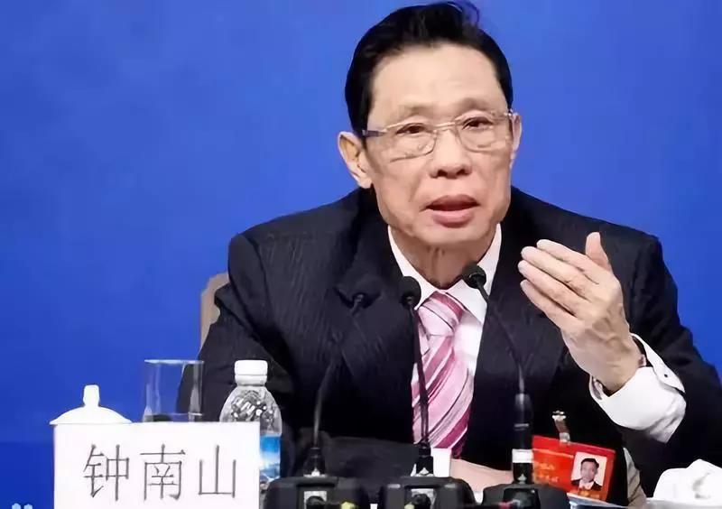 掛上超級(jí)專家號(hào)！9歲男孩飛機(jī)上突發(fā)過(guò)敏，遇到鐘南山