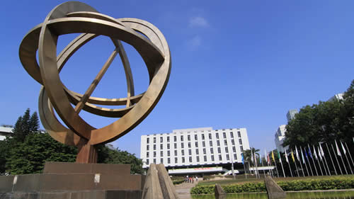 這所大學(xué)不是985、211，校友總財富僅次于清華北大，位居全國第三