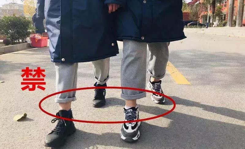 一學(xué)校嚴(yán)查“露腳踝”現(xiàn)象！這個危害健康的壞習(xí)慣，快讓孩子遠(yuǎn)離！