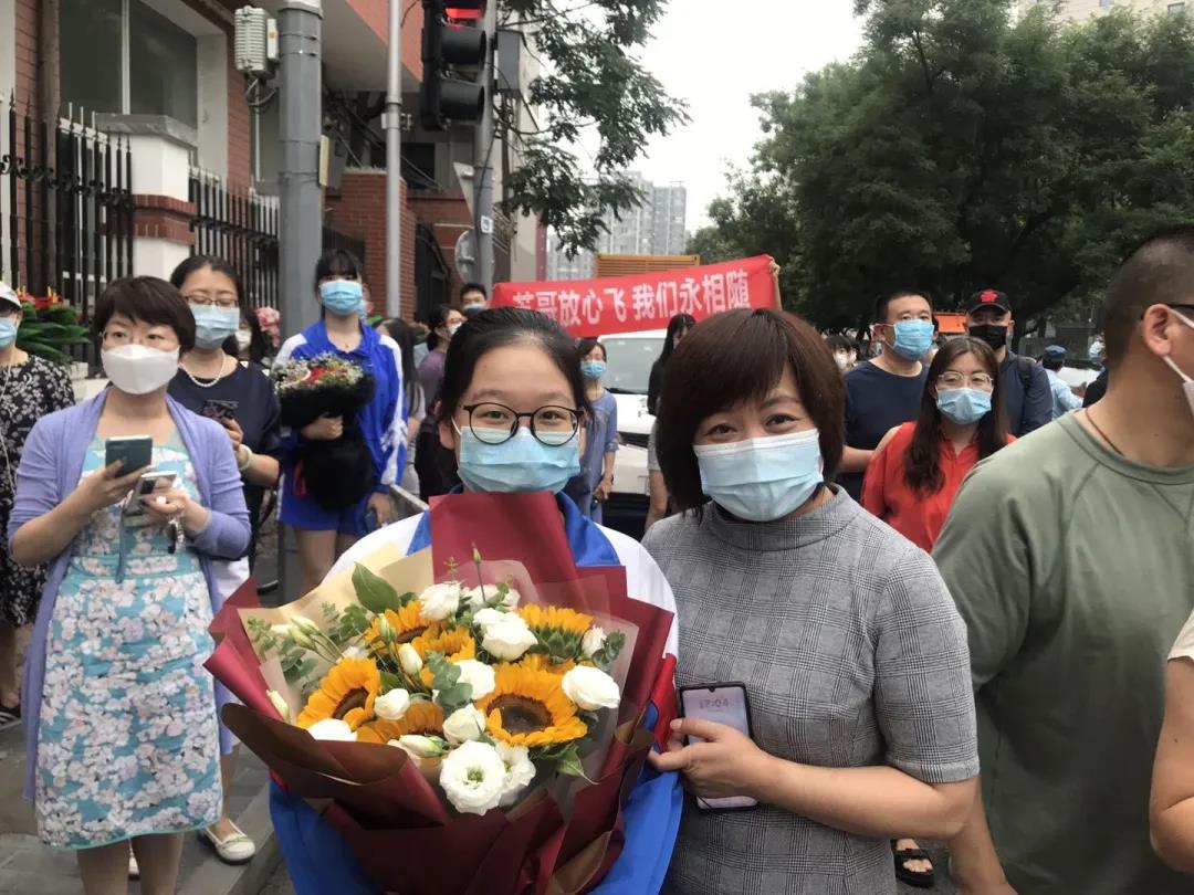 最貼心的高三考生家長(zhǎng)：孩子考好了我抱抱她，考不好我緊緊抱抱她