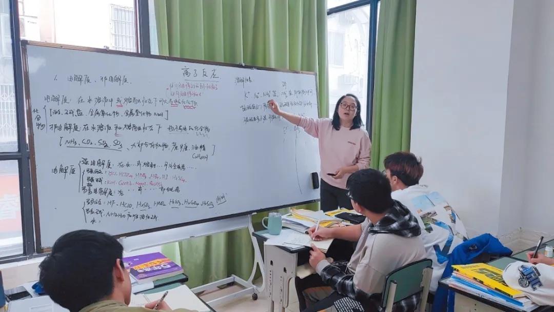 如何解教育的“化學(xué)方程式”？川越老師來支招