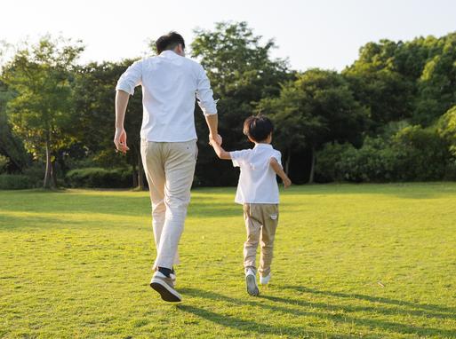 父親，是你決定了孩子中學能否過好！當?shù)亩己煤每纯?